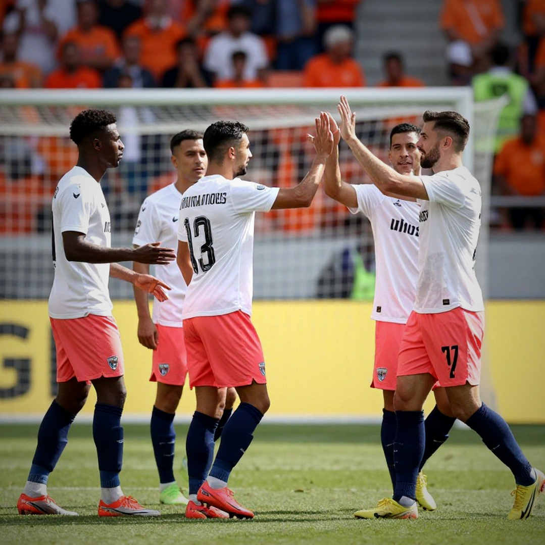 Cú chuyển hộ khẩu FIFA của Noahkai Banks: bản hợp đồng bóng ma không nằm trên giấy Cú chuyển hộ khẩu FIFA của Noahkai Banks: bản hợp đồng bóng ma không nằm trên giấy