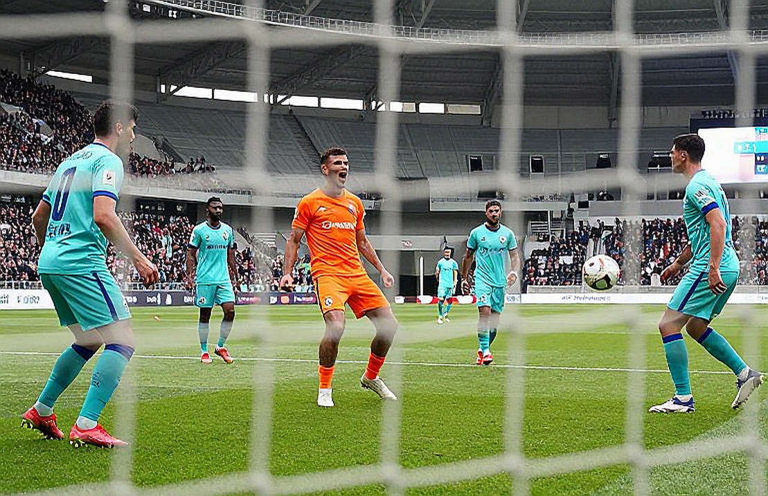 Nine Dimensions Measuring Vietnamese Football and the Territory No Sensor Can Reach Nine Dimensions Measuring Vietnamese Football and the Territory No Sensor Can Reach