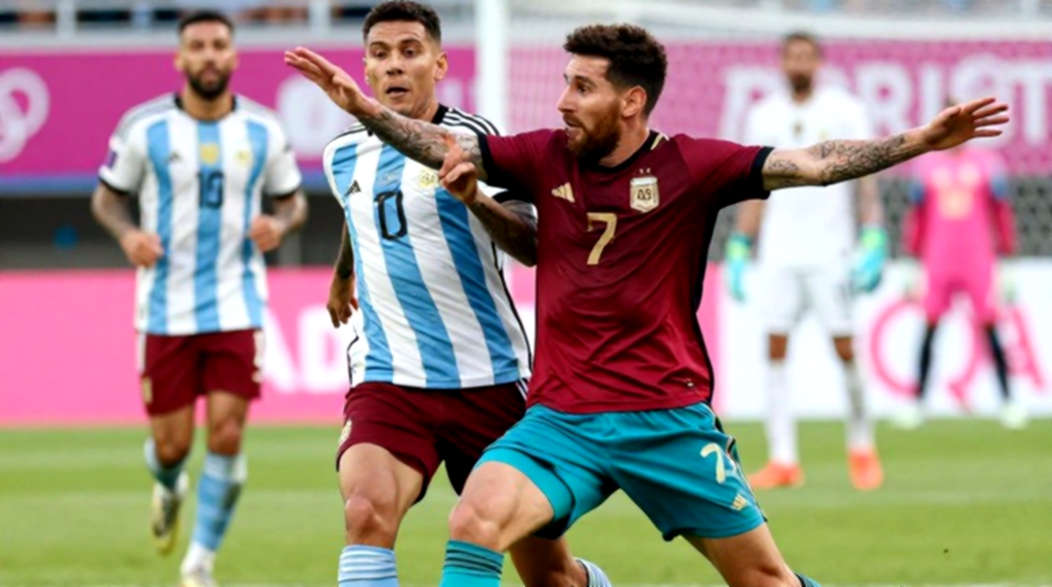 Thổ Nhĩ Kỳ 1-4 Italy: Ba mươi phút đầu đã tháo rời cấu trúc phòng ngự Thổ Nhĩ Kỳ 1-4 Italy: Ba mươi phút đầu đã tháo rời cấu trúc phòng ngự